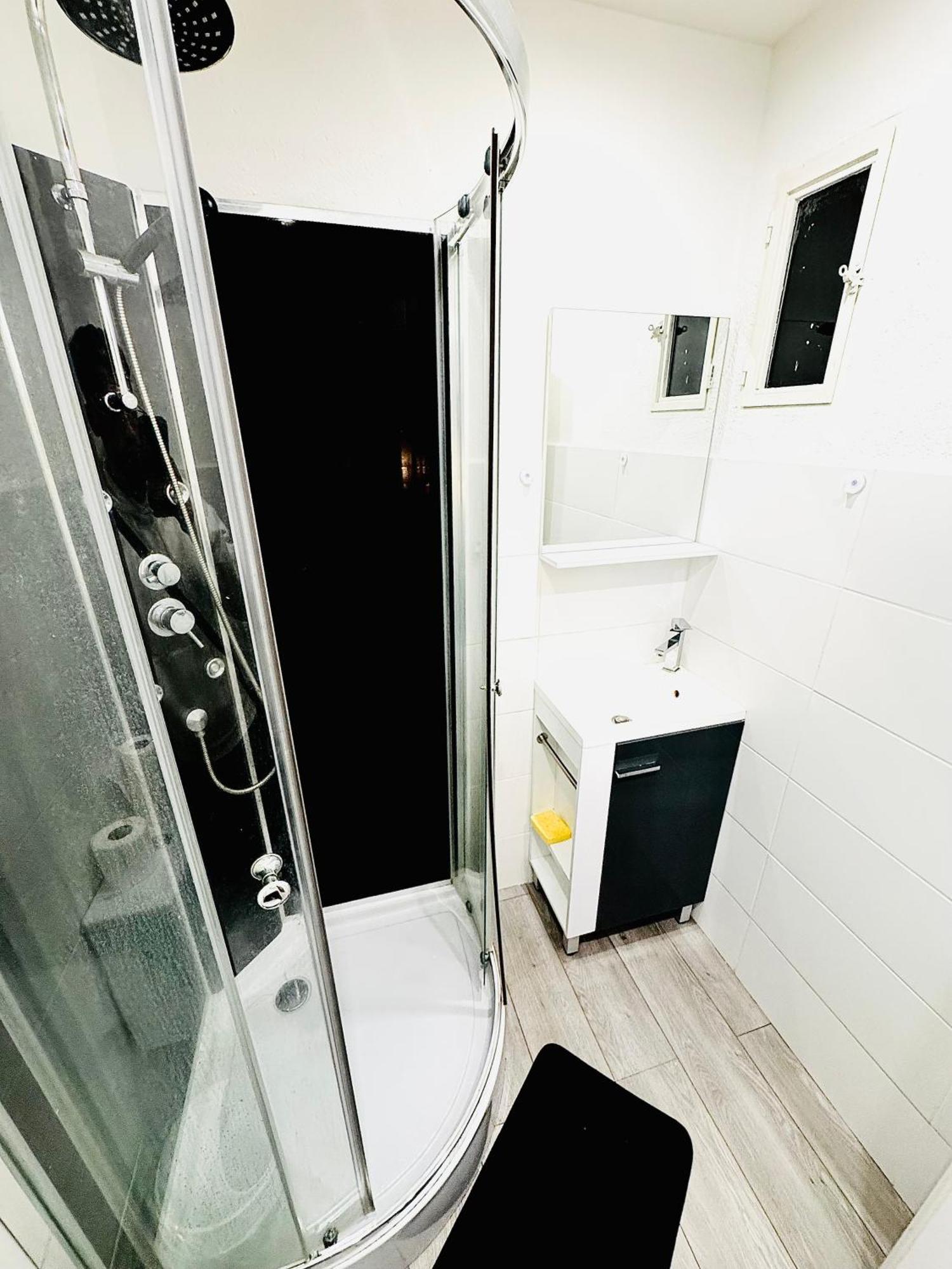 Worldroom Chambre Privee Avec Espace Commun Perpignan Ngoại thất bức ảnh